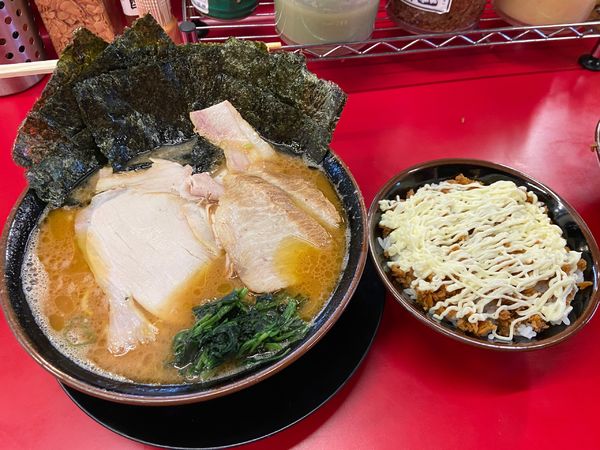 「チャーシューメン3枚中盛　トントロ2枚　海苔　固め多め」@柏 王道家の写真
