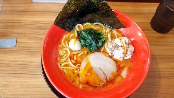 「赤系ラーメン」@横浜家系ラーメン 壱角家 上大岡店の写真