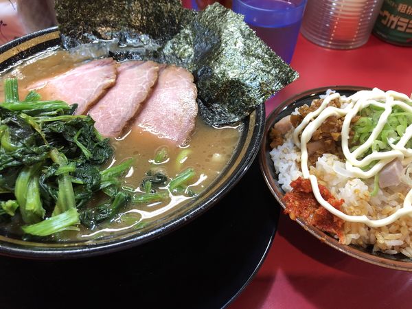 「チャーシューメンほうれん草＆賄い飯大盛」@家系ラーメン とらきち家の写真