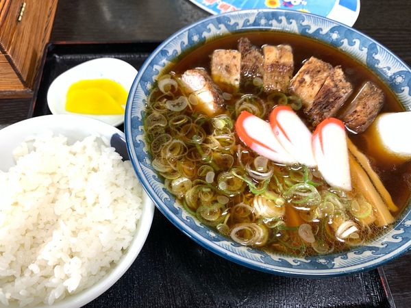 「チャーシュー麺大盛　ライス」@大石家 塩尻店の写真