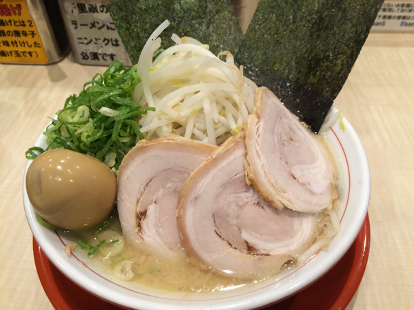 「豚玉ラーメン」@替玉千里眼 志木店の写真