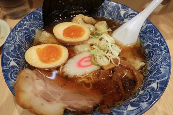 「ワンタン麺 730円+味玉 100円」@肉厚わんたん麺と手作り焼売 ら麺亭 浅草支店の写真