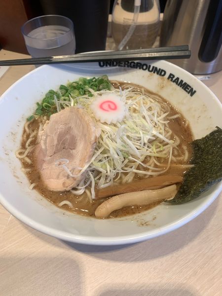 「ラーメン濃厚大盛り　アンダーグラウン丼」@UNDERGROUND RAMEN 頑者 コクーンシティさいたま新都心店の写真
