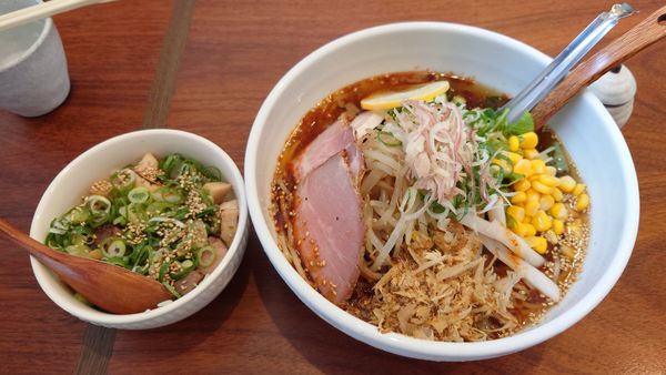 「冷し担々麺 900円 + 炙りチャーシュー丼 150円」@讃岐ラーメン 香麦の写真