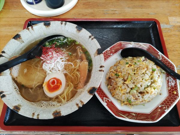 「煮干しラーメン・塩+半チャーハン」@味よしの写真