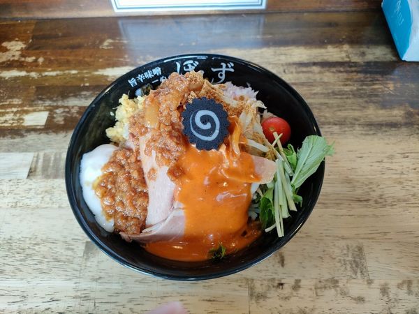 「冷やし味噌まぜそば　中」@旨辛味噌らーめん ぼんずの写真