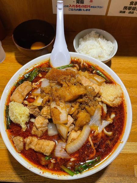 「辛いスタ満そば 大盛 ご飯 生卵」@元祖スタミナ満点らーめんすず鬼 赤坂店の写真
