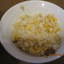 半チャンラーメン 680円の半チャーハン