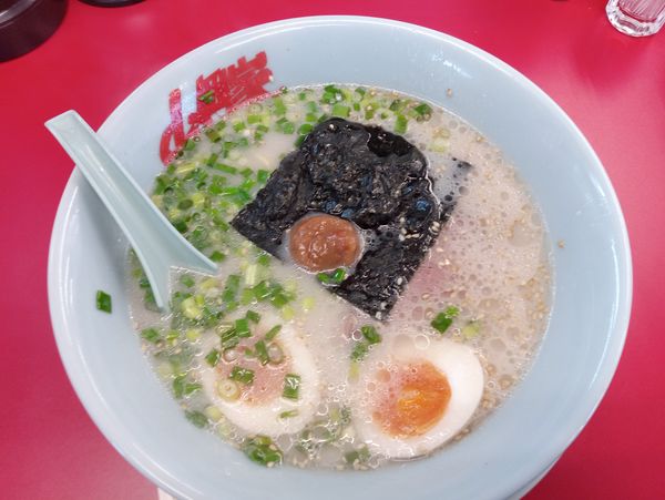 「朝ラーメン510円、JAFカード提示で味玉120円が無料」@ラーメン山岡家 四日市采女店の写真