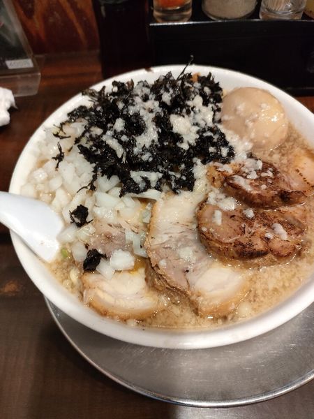 「特製ラーメン+中油+玉ねぎ5倍」@らーめん潤 亀戸店の写真