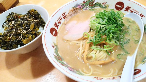 「ラーメン、高菜飯（ランチBセット）」@天下一品 新宿西口店の写真