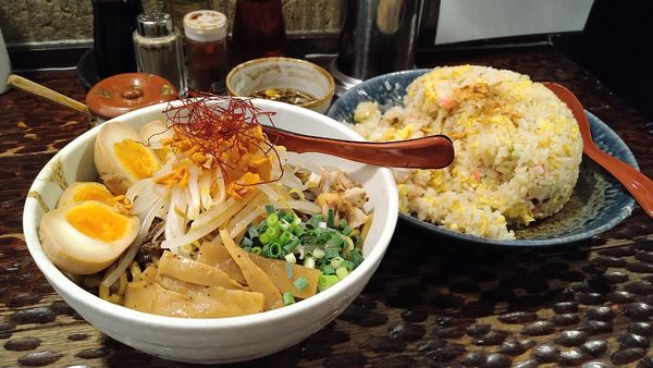 「夏季限定/冷やし黒胡麻坦々まぜそば+ガーリックチャーハン　他」@北のらーめん 美空の写真