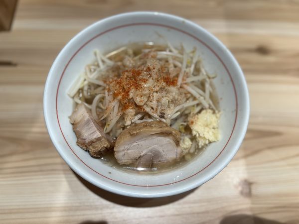 「小ラーメン極太麺150g（にんにく少な目あぶらあり)870円」@眞久中の写真