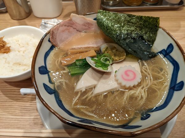 「蛤醤油らぁ麺」@貝と煮干し、時々濃厚の写真