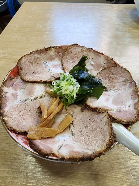 「カレーラーメン　トッピング　チャーシュー」@つるつる屋の写真