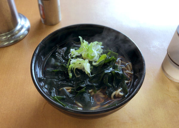 「わかめそば(350円)」@立喰生そば 長寿庵の写真