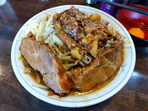 「ラーメン+ 生卵 ヤサイ アブラ、ニンニク少し」@らーめん梵's 埼大前本店の写真