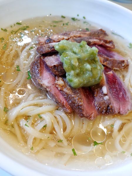 「冷掛け・メガネ肉トッピング」@麺哲支店 麺野郎の写真