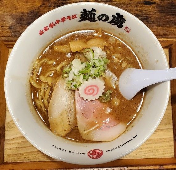 「濃厚魚介豚骨ラーメン」@自家製中華そば 麺の虜の写真