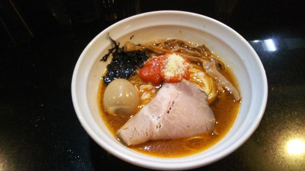 「【限定】海老とトマトの中華蕎麦、味玉」@七福軒の写真