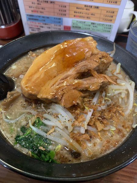 「鬼肉焦がしニンニク(太麺)」@らーめん 首鬼の写真