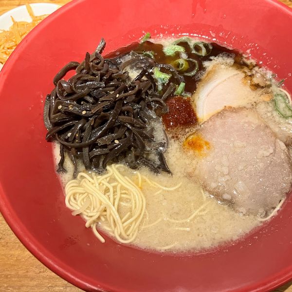 「赤丸新味550円ｷｸﾗｹﾞ110円【Fｸｰﾎﾟﾝ380円得】」@博多一風堂 銀座店の写真