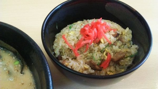 「ランチメニュー 半チャーハン＋街道らーめん 白 1080円」@みそ街道の写真