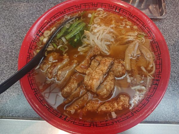 「ボリューム排骨拉麺（１１６０円）＋麺大盛（１００円）」@万世麺店 有楽町店の写真