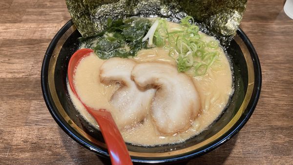「とんこつラーメン」@旗っさし家 藤枝店の写真