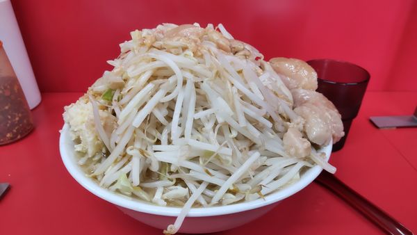 「小豚ラーメン(豚入りと麺少なめと麺硬め)」@ラーメン二郎 一橋学園店の写真