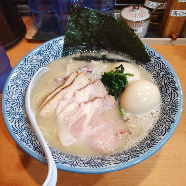 「特製蛤豚骨らーめん（￥1,090）＋味玉（サービス券）」@中華そば 円月の写真