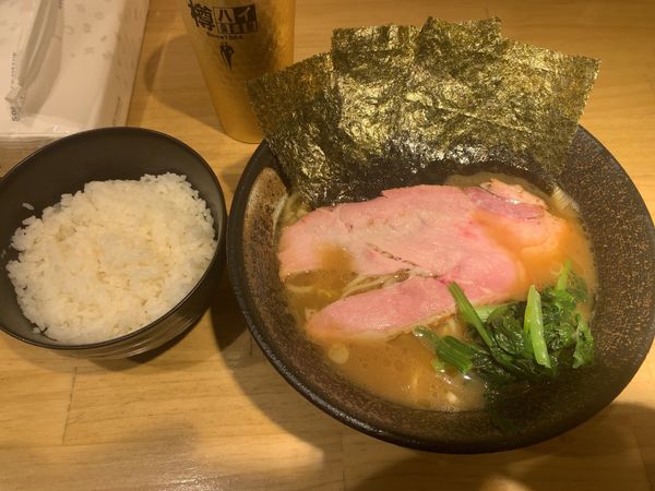 「豚骨醤油ラーメン＋半ライス」@麺家 燻の写真
