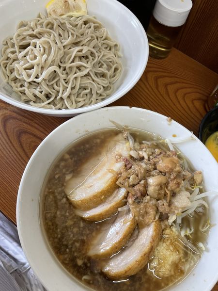 「【限定】小豚つけめん（ニンニク・脂・檸檬）＋生卵¥1,000」@ラーメン二郎 亀戸店の写真