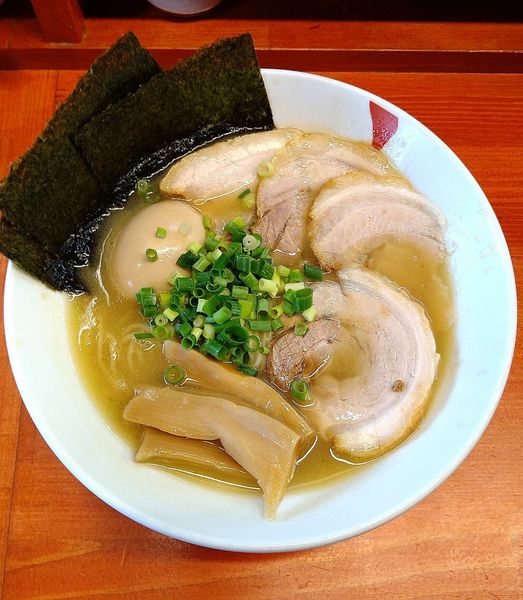 「和風とんこつらーめん全部のせ 990円」@らーめん・油そば 笑びすの写真