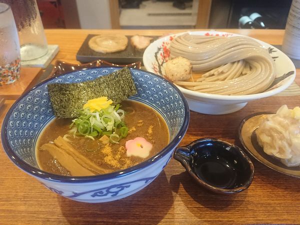 「濃厚豚骨魚介つけめん＋特選チャーシュー5種盛＋金華豚シウマイ」@中華蕎麦 沙羅善の写真