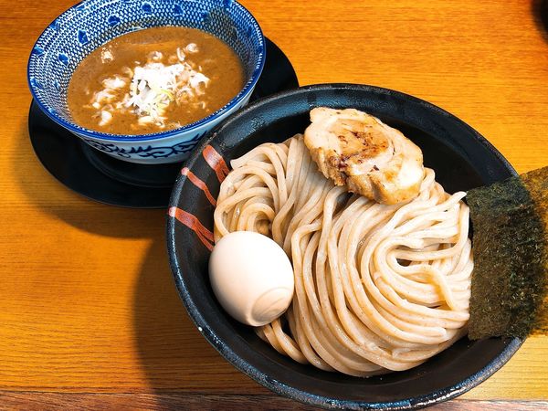「濃厚つけめん　中盛370g（1000円）、味玉（100円）」@らーめん にい村の写真