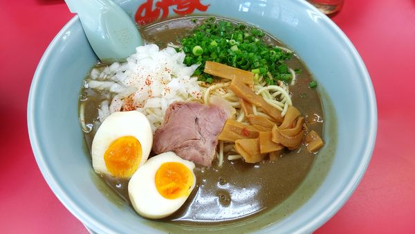 「期間限定　鬼煮干しラーメン　味玉トッピング」@山岡家 松本店の写真