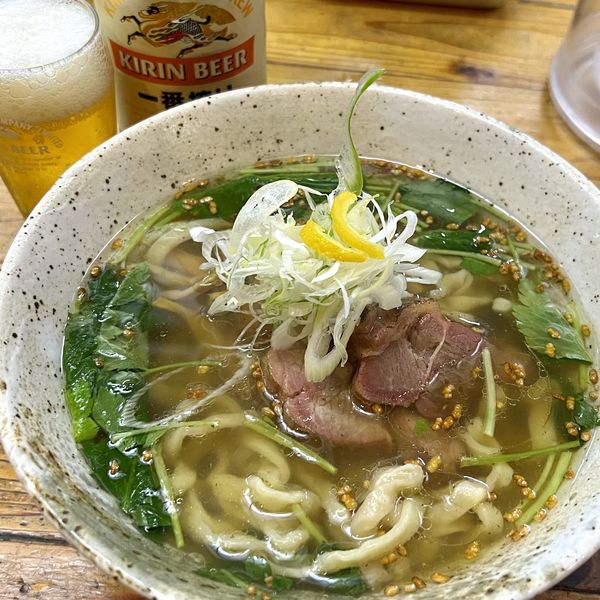 「塩そば（平打ち麺）＋キリン一番搾り（中ビン）」@ヤマシロの写真