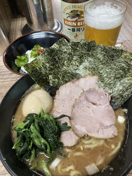 「まる得ラーメン（並） ＋ 瓶ビール」@武道家 龍の写真