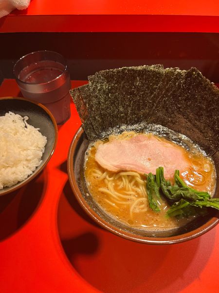 「海苔ラーメン硬め濃いめ、ライス」@横浜ラーメン 斎藤家の写真
