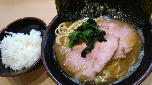 「ラーメン並、海苔、ライス」@輝道家直系 皇綱家の写真