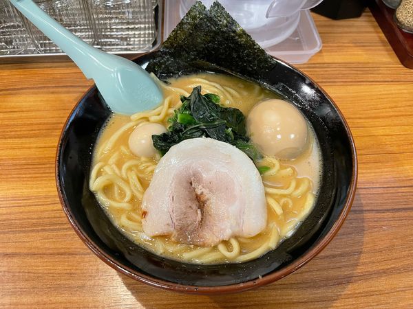 「味玉ラーメン」@横浜家系ラーメン 壱角家 裾野店の写真
