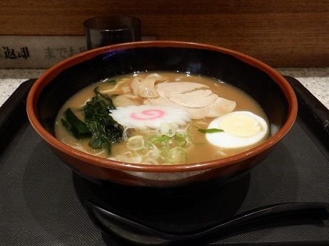 「煮干しラーメン」@名代 富士そば 新宿店の写真