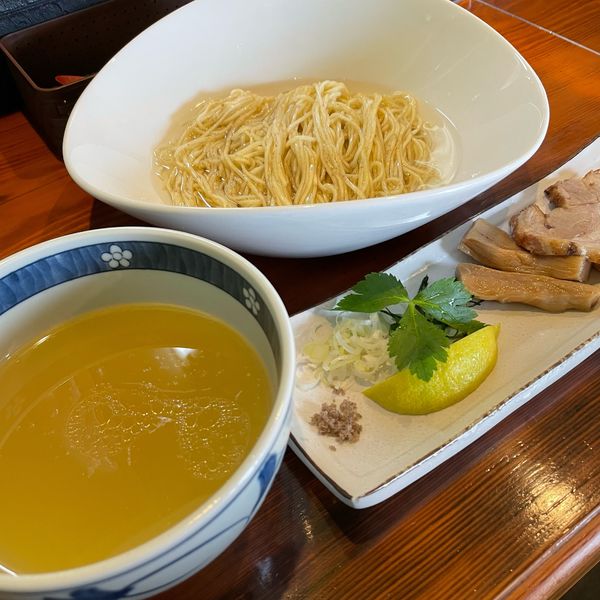 「鶏ガラと鯛兜の昆布水つけ麺（塩）950円 麺少なめ -50円」@麺＆cafe Coi.Coi.の写真