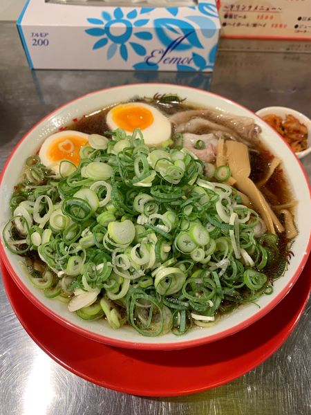 「特製ラーメン+ネギトッピング」@中華そば アサヒ製麺 なんばラーメン一座店の写真