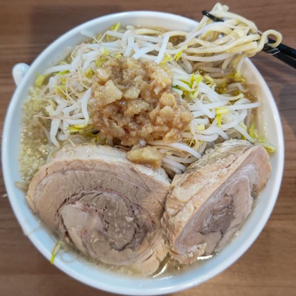「中ラーメン 野菜マシマシ、ニンニク少なめ(950円)」@一の谷ラーメンの写真