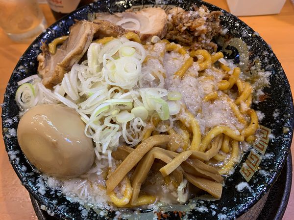 「爆盛油脂麺」@らーめん 平太周 神保町店の写真