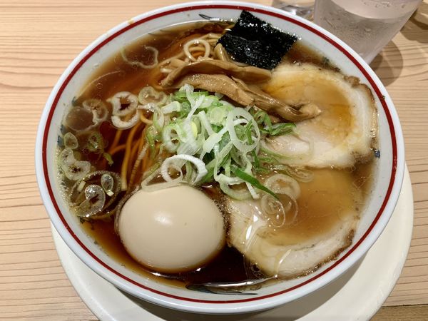 「味玉中華そば950円」@東京煮干し らーめん 玉 東京駅店の写真