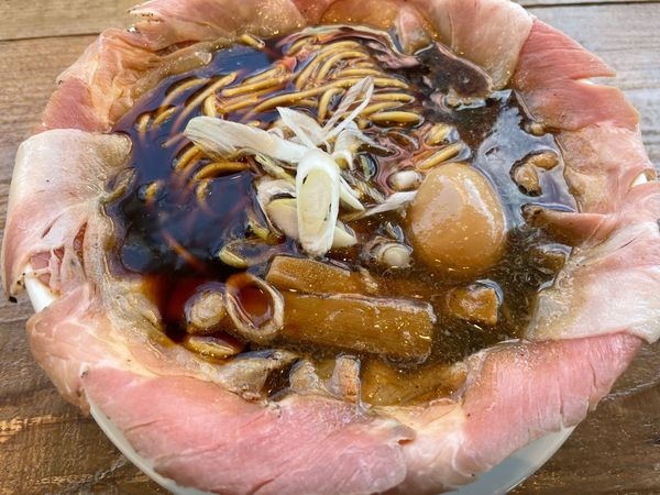 「小魚醤油ラーメン 自由@946」@ラーメン大戦争 伊丹店の写真