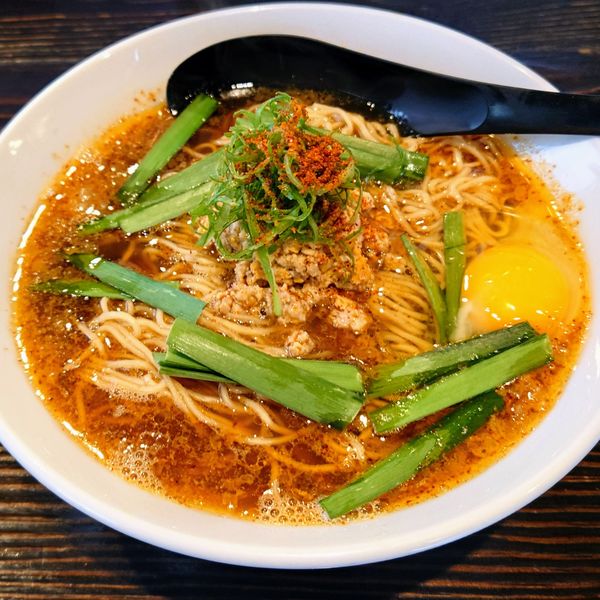 「【晩夏の限定】鷄台湾らぁ麺 大盛 生卵 1180円」@中華そば 向日葵の写真